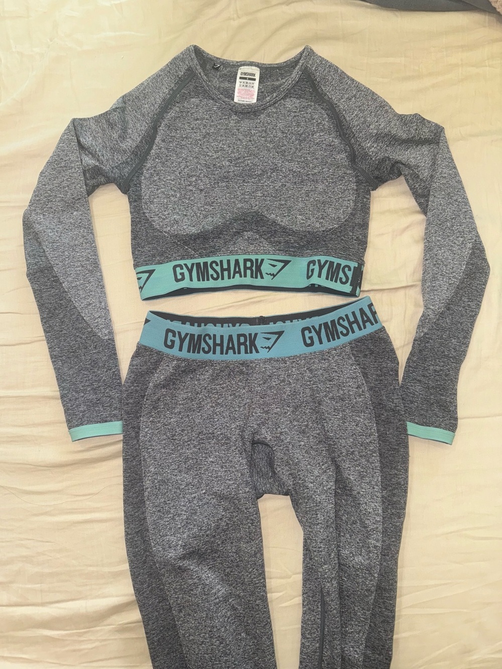 Gymshark gray and blue long sleeve set, both leggings and top are a size S.